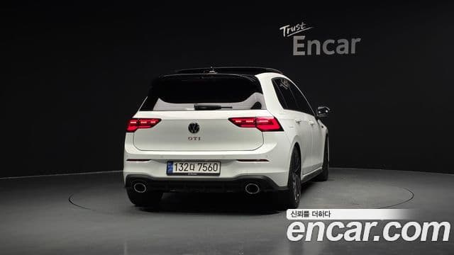 Volkswagen Golf 2024 — ფოტო 25/36