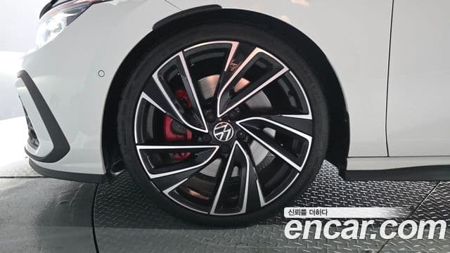 Volkswagen Golf 2024 — ფოტო 1/36
