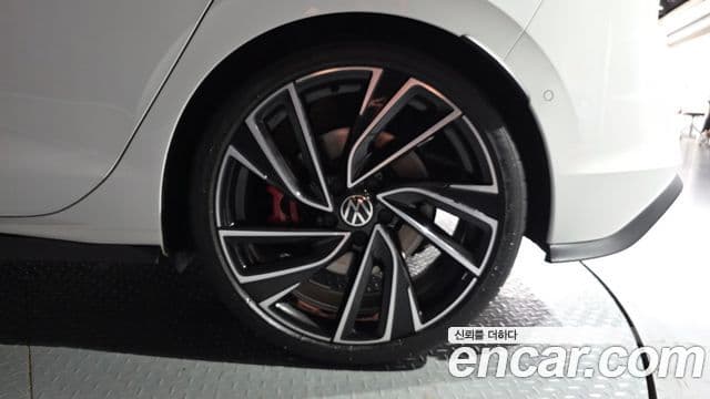 Volkswagen Golf 2024 — ფოტო 14/36