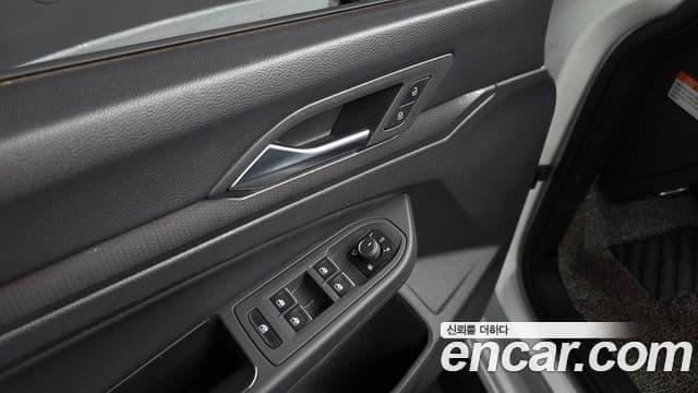 Volkswagen Golf 2024 — ფოტო 28/36