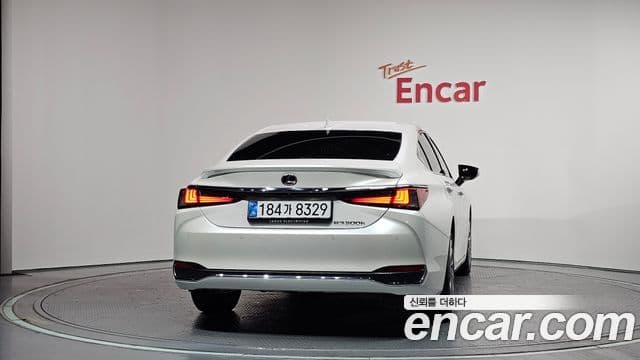 Lexus ES300h 2023 — фото 4 из 20