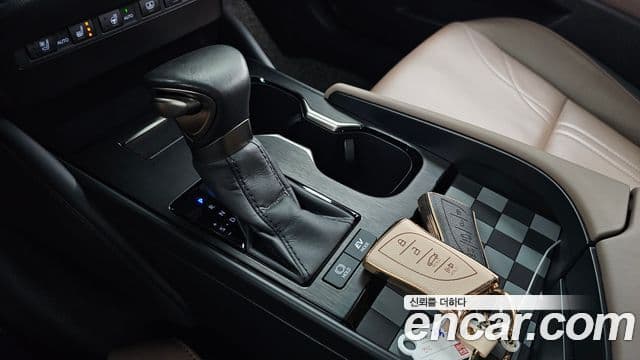 Lexus ES300h 2023 — ფოტო 9/20