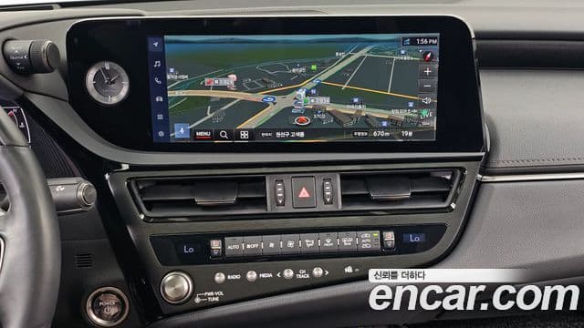 Lexus ES300h 2023 — ფოტო 14/20
