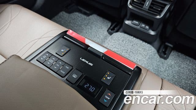 Lexus ES300h 2023 — ფოტო 19/20