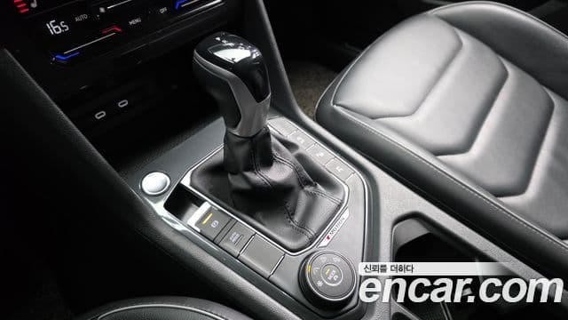 Volkswagen Tiguan 2022 — Şəkil 17/20