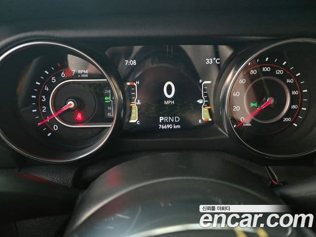 Jeep Wrangler 2021 — Şəkil 8/19