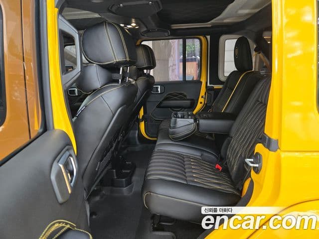 Jeep Wrangler 2021 — Şəkil 10/19