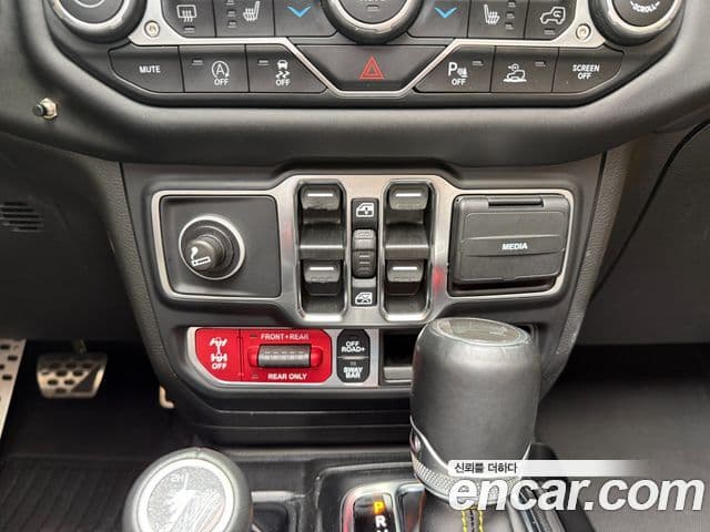 Jeep Wrangler 2021 — Şəkil 11/19