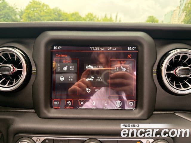 Jeep Wrangler 2021 — Şəkil 14/19