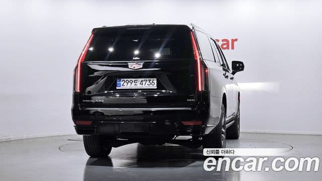 Cadillac Escalade 2023 — ფოტო 4/20