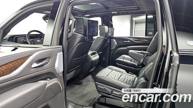 Cadillac Escalade 2023 — ფოტო 11/20