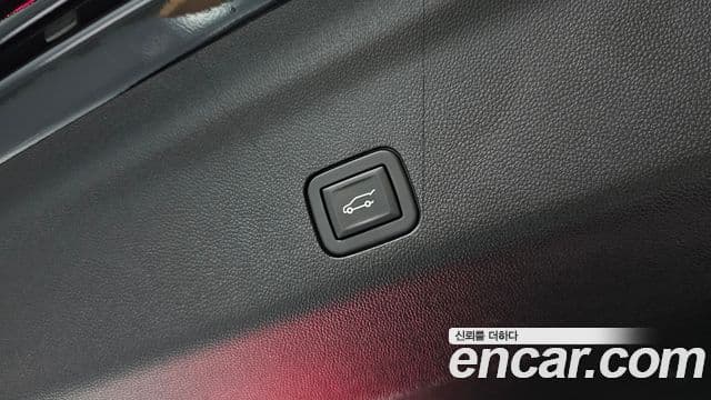 Cadillac Escalade 2023 — ფოტო 17/20