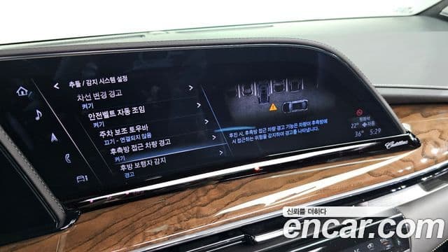 Cadillac Escalade 2023 — ფოტო 18/20