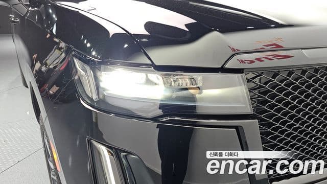 Cadillac Escalade 2023 — Photo 1/36