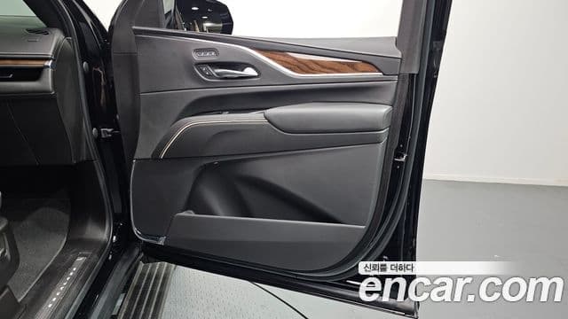 Cadillac Escalade 2023 — Photo 20/36