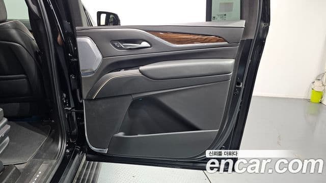 Cadillac Escalade 2023 — Photo 31/36