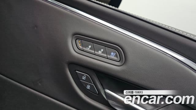 Cadillac Escalade 2023 — Photo 34/36