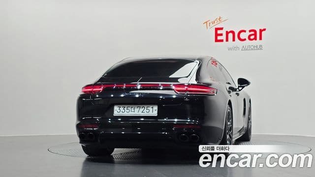 Porsche Panamera 2020 — ფოტო 4/20