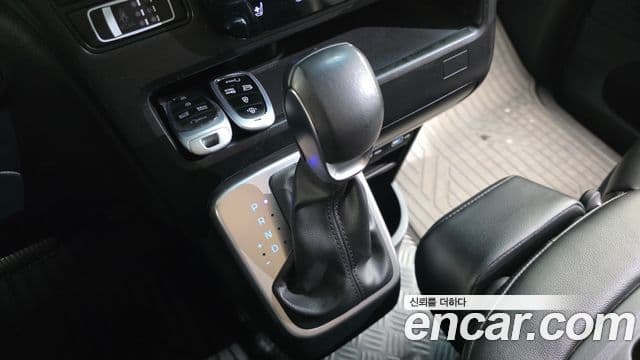 Hyundai Staria 2022 — ფოტო 8/20