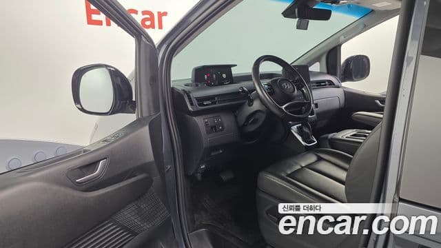 Hyundai Staria 2022 — ფოტო 9/20