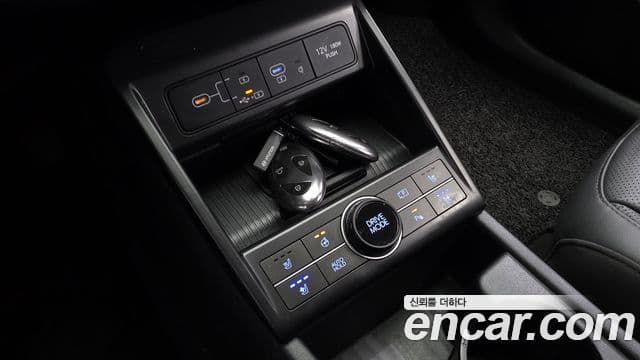 Hyundai Kona 2023 — ფოტო 18/20