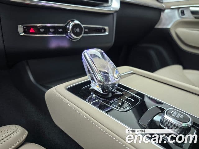 Volvo XC90 2025 — фото 11 из 20