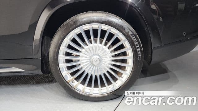 Mercedes-Benz GLS-Class 2023 — Photo 19/42