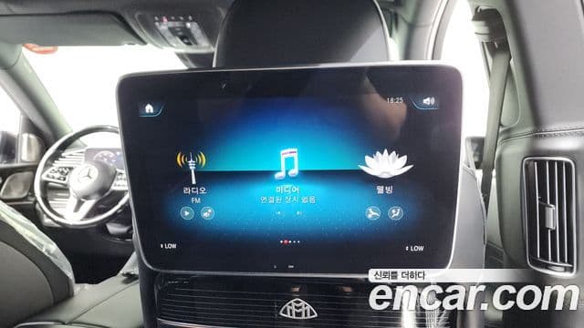 Mercedes-Benz GLS-Class 2023 — Photo 6/42