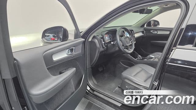 Volvo XC40 2019 — Şəkil 10/20