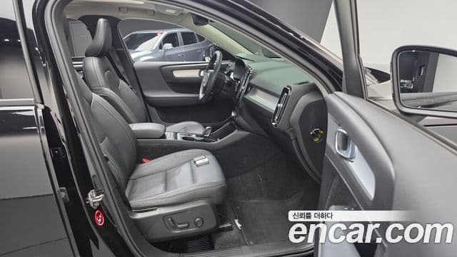Volvo XC40 2019 — фото 11 из 20