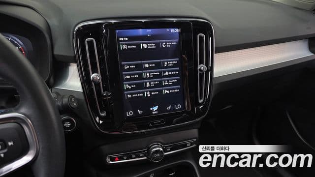 Volvo XC40 2019 — Şəkil 14/20