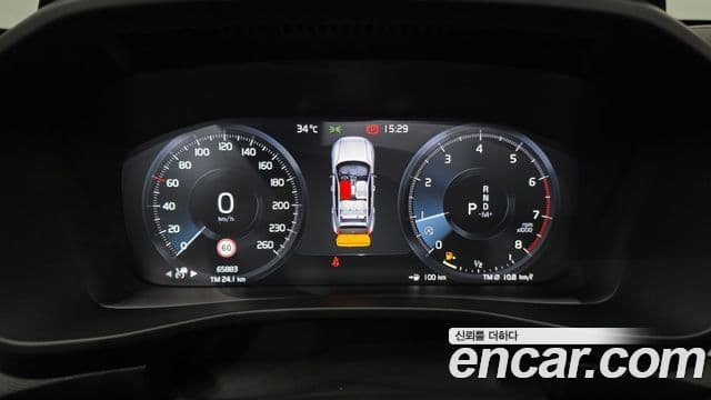 Volvo XC40 2019 — Şəkil 17/20