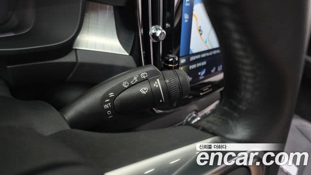 Volvo XC40 2019 — Şəkil 19/20