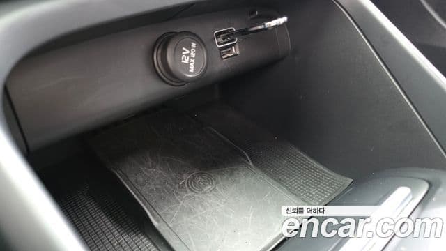 Volvo XC40 2019 — Photo 3/30