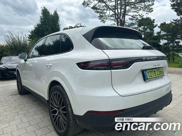 Porsche Cayenne 2023 — фото 2 из 17