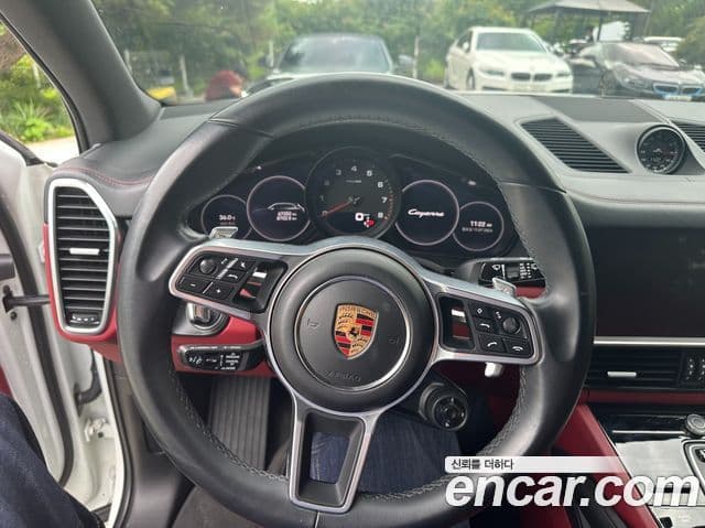 Porsche Cayenne 2023 — фото 10 из 17