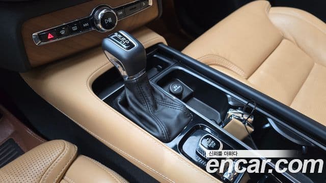 Volvo XC90 2019 — Photo 19/20