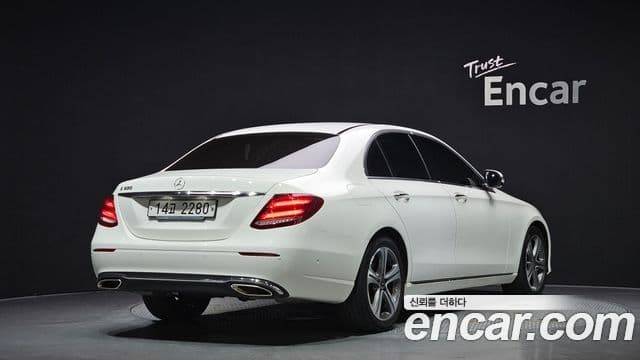 Mercedes-Benz E-Class 2019 — фото 2 из 20