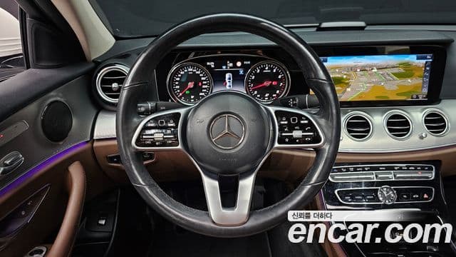 Mercedes-Benz E-Class 2019 — фото 14 из 20