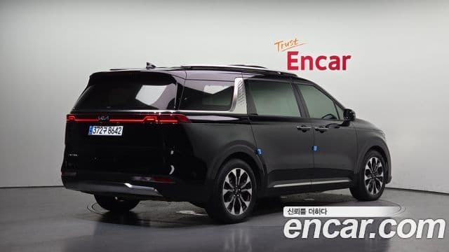 Kia Carnival 2023 — ფოტო 2/20