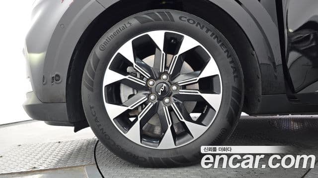 Kia Carnival 2023 — ფოტო 5/20