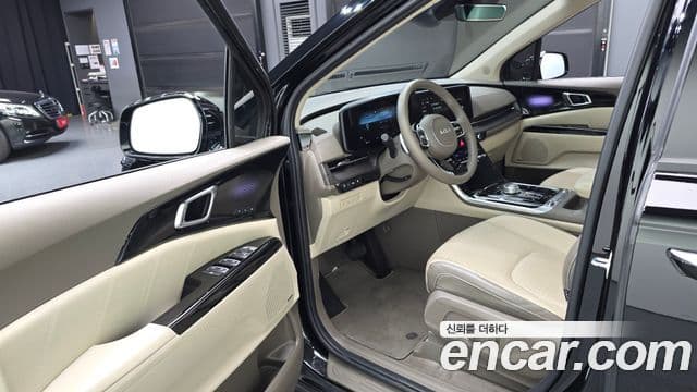Kia Carnival 2023 — ფოტო 10/20