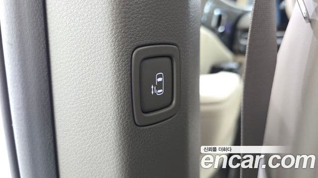 Kia Carnival 2023 — ფოტო 17/20