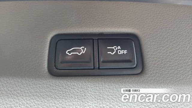 Kia Carnival 2023 — ფოტო 18/20