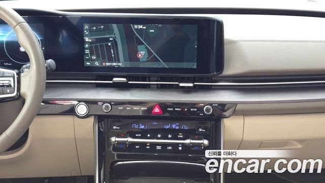 Kia Carnival 2023 — ფოტო 19/20