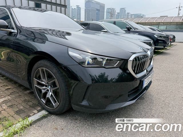 BMW 5 Series 2025 — ფოტო 7/15