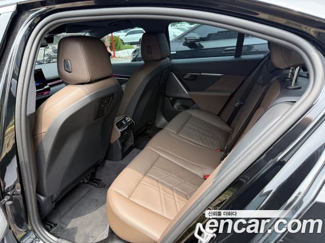 BMW 5 Series 2025 — ფოტო 13/15