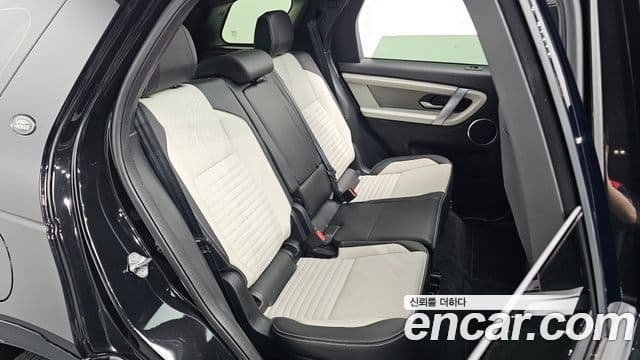 Land Rover Discovery Sport 2024 — ფოტო 11/20