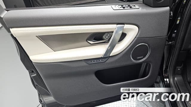 Land Rover Discovery Sport 2024 — Photo 19/34