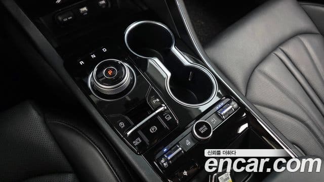 Kia K5 2023 — ფოტო 8/20